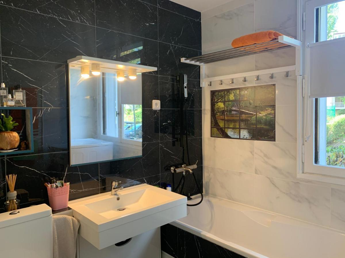 Charmant Room Chez Nous Bus Direct Orly Ablon-sur-Seine Exterior photo